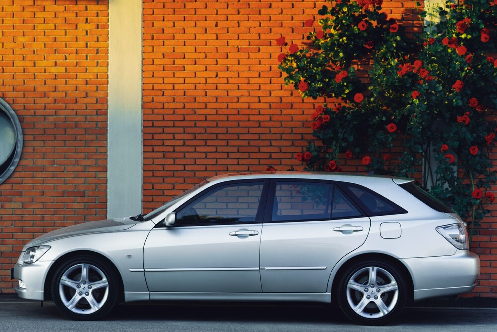 Lexus IS 1 поколение XE10 (2001-2005) универсал