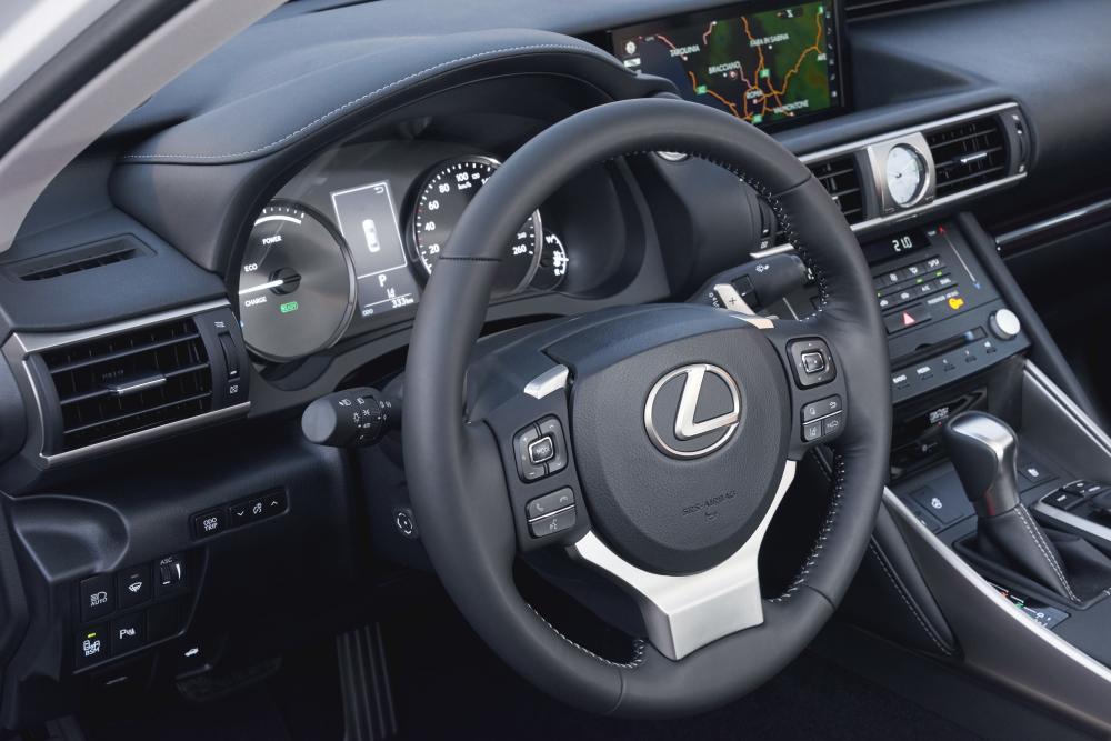 Lexus IS 3 поколение XE30 рестайлинг интерьер