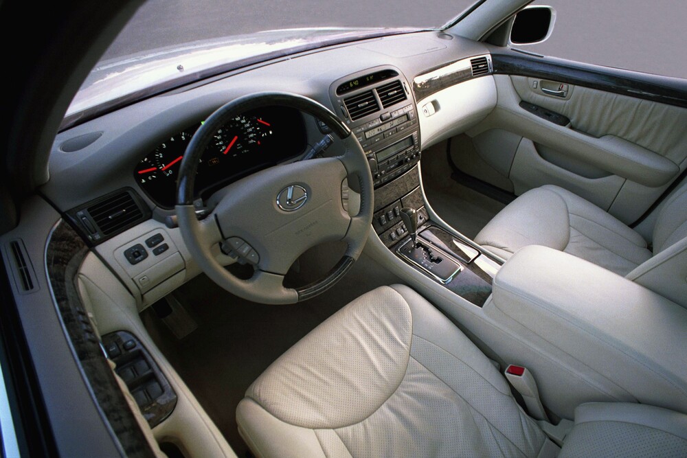 Lexus LS 3 поколение (2000-2003) седан