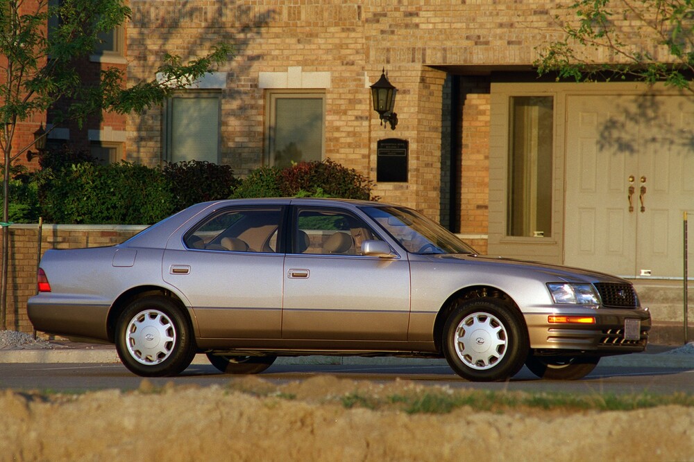 Lexus LS 2 поколение (1994-1997) седан