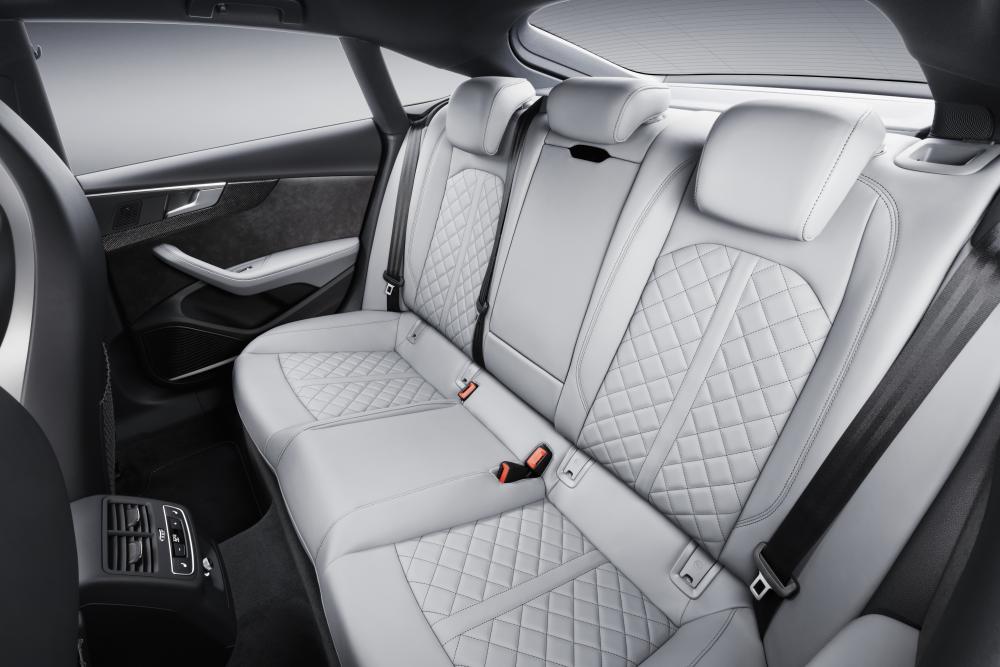 Audi S5 2 поколение (2016-2019) Sportback лифтбэк интерьер 