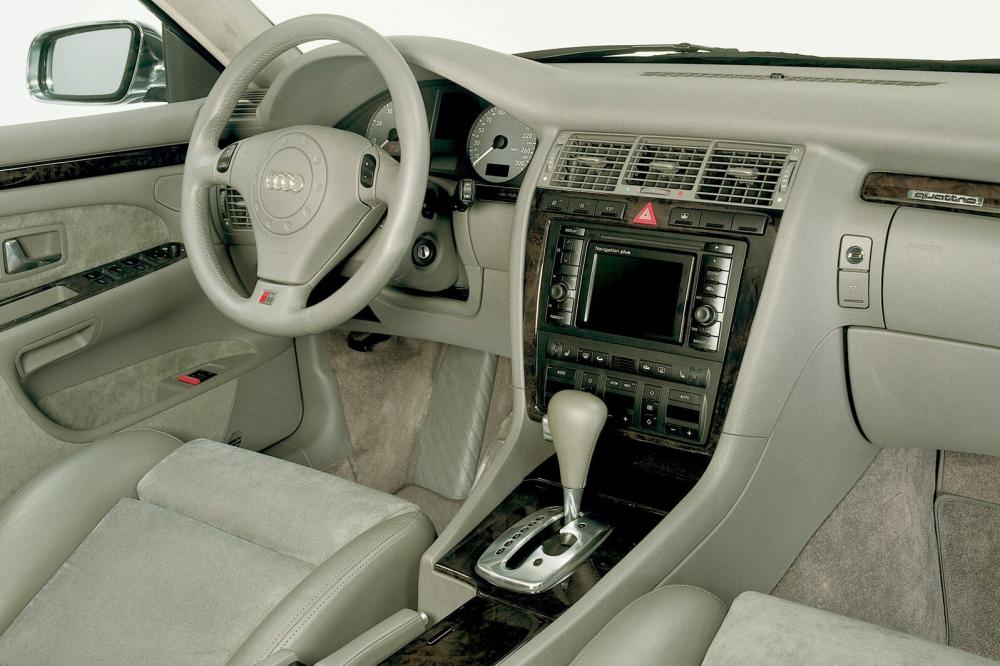 Audi S8 D2 [рестайлинг] (1999-2002) Седан интерьер 