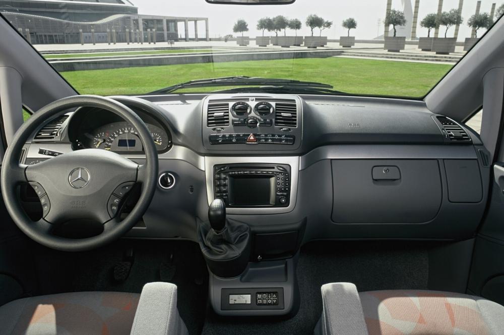 Mercedes-Benz Viano W639 (2003-2010) Минивэн интерьер 