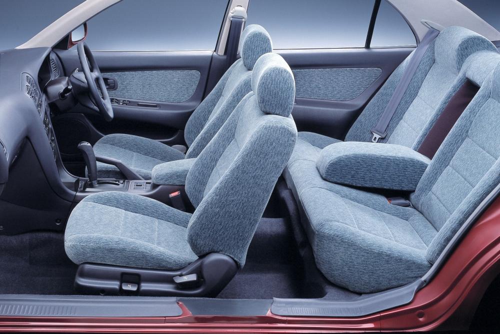 Mitsubishi Galant 7 поколение Седан интерьер