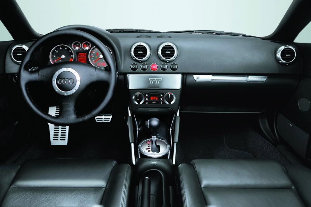 Audi TT 1 поколение 8N рестайлинг интерьер