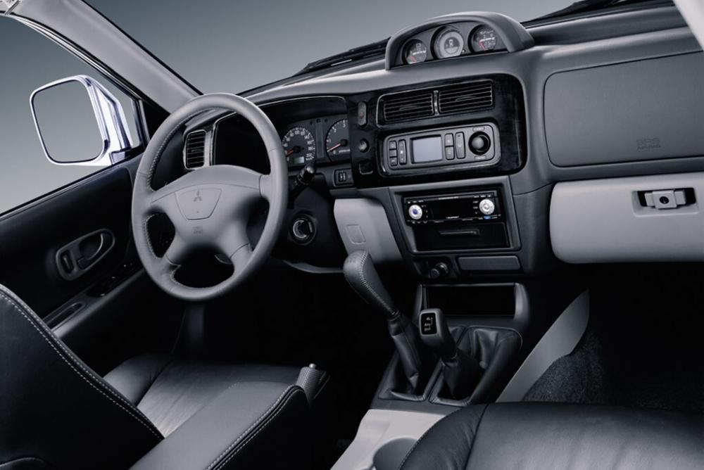 Mitsubishi Pajero Sport 1 поколение рестайлинг интерьер