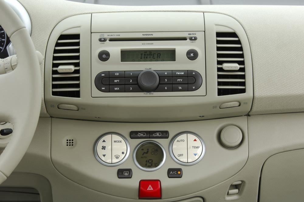 Nissan Micra 3 поколение K12 (2002-2010) Хетчбэк 5-дв. интерьер 