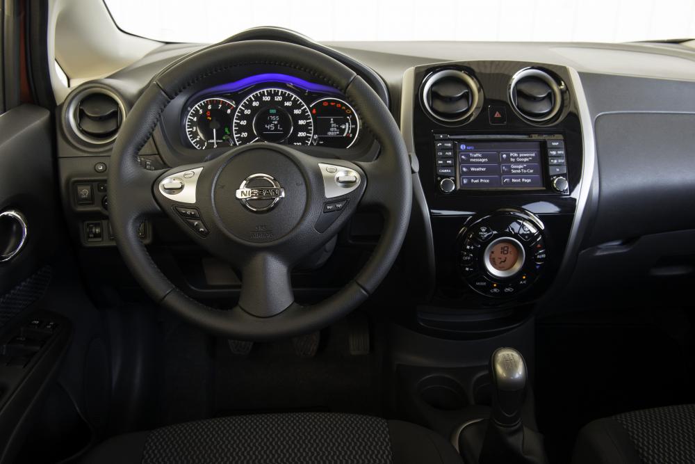 Nissan Note E12 (2013-2018) Хетчбэк интерьер 