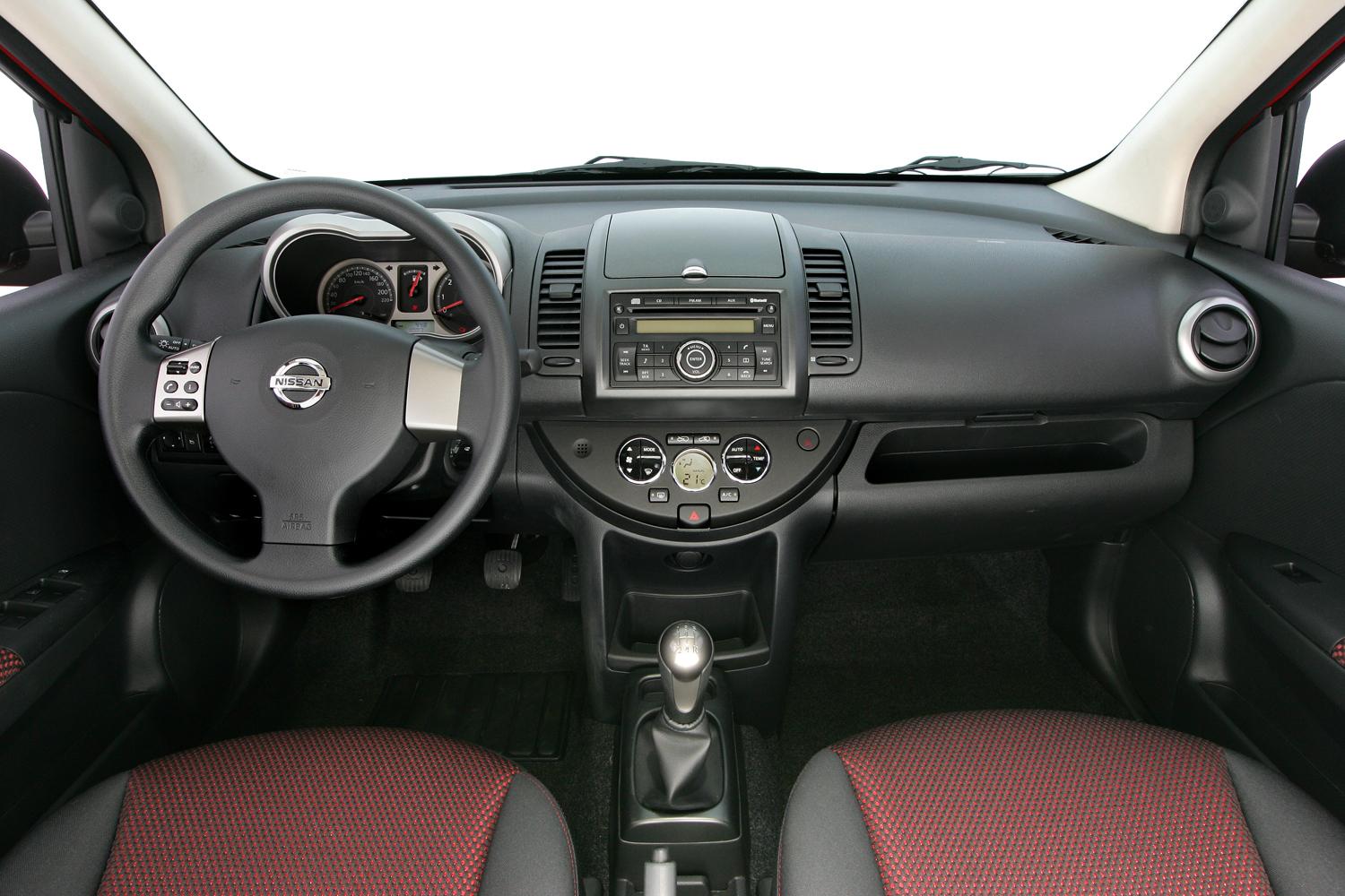 Nissan note e11 1.4. Nissan Note 2008 салон. Nissan Note 2008 интерьер. Nissan Note 2012 салон. Nissan Note 2005 салон.