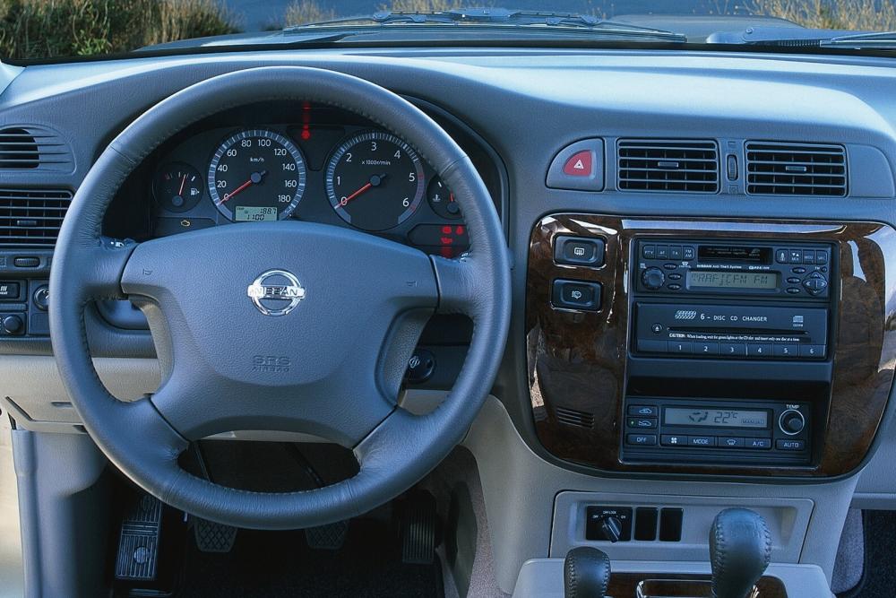Nissan Patrol 5 поколение Y61 Внедорожник 3-дв. интерьер