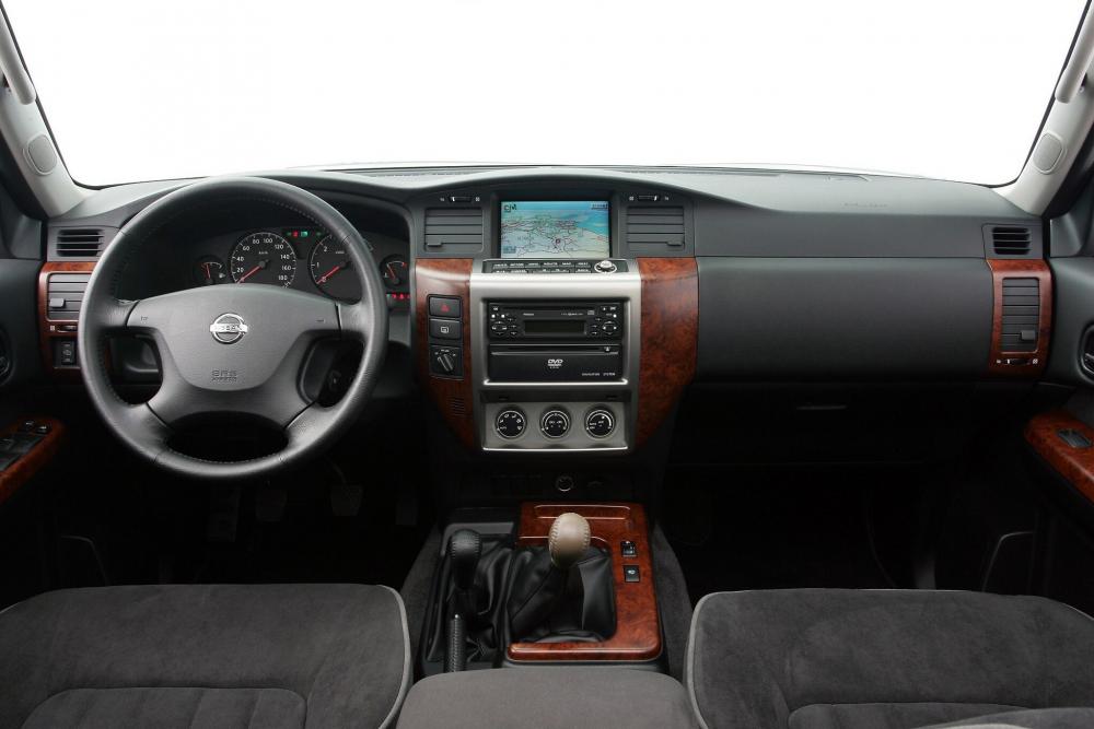 Nissan Patrol 5 поколение Y61 рестайлинг Внедорожник 5-дв. интерьер
