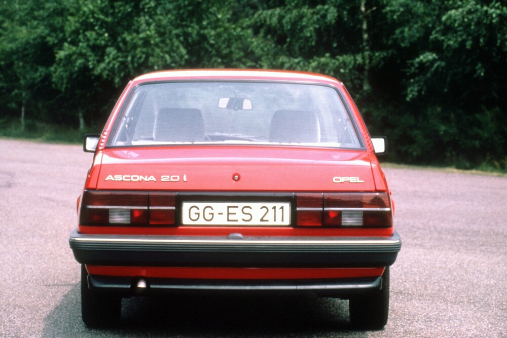 Opel Ascona 3 поколение [2-й рестайлинг] Седан 4-дв.