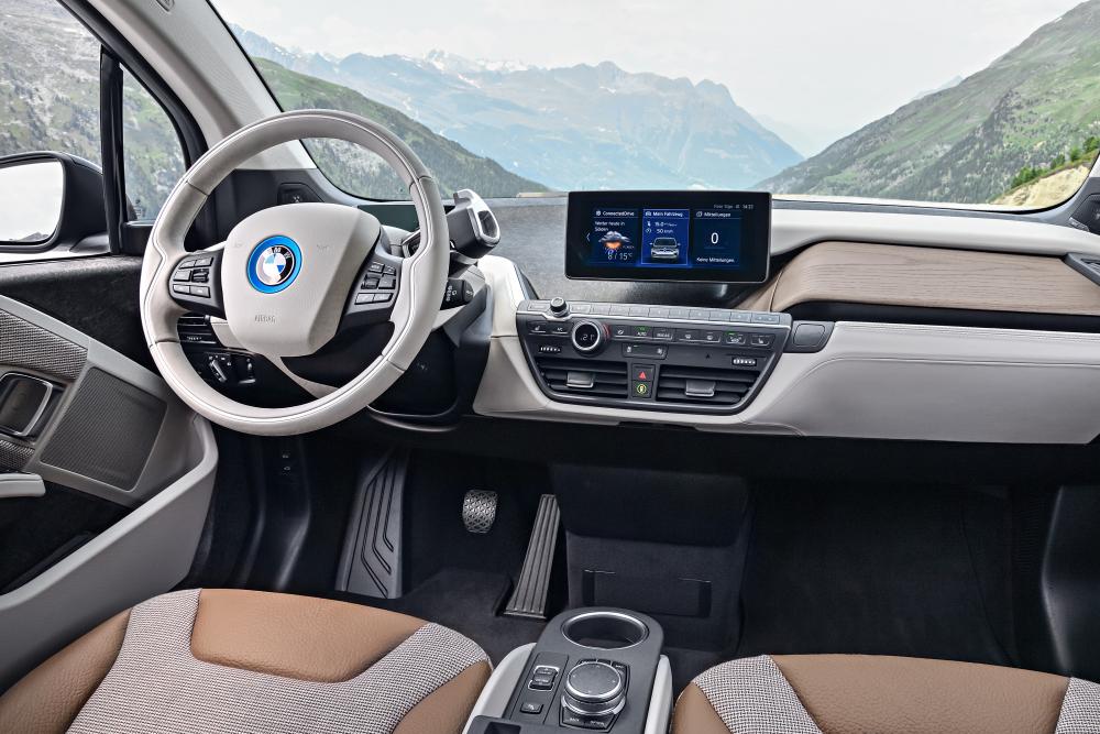 BMW i3 I01 [рестайлинг] (2017) Хетчбэк интерьер 