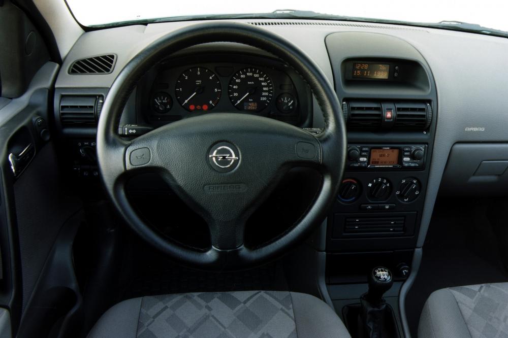 Opel Astra G (1998-2009) Хетчбэк 3-дв. интерьер 