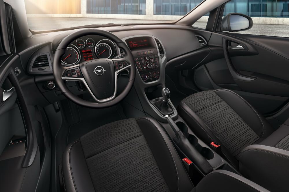 Opel Astra J рестайлинг (2011-2018) Хетчбэк 5-дв. интерьер