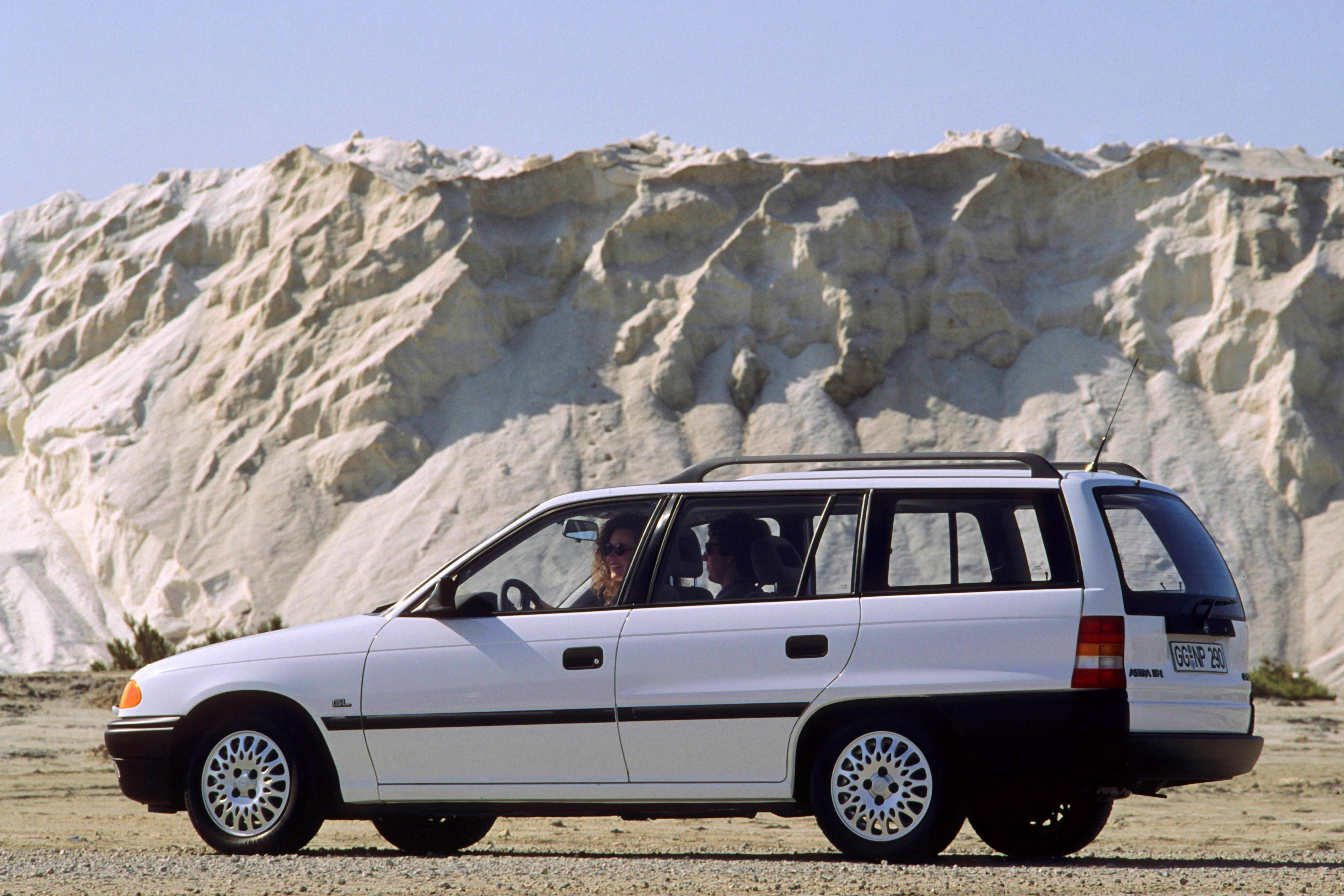 Караван простой. Opel Astra Caravan универсал 1997. Opel Astra f Caravan. Opel Astra f 1997 универсал.