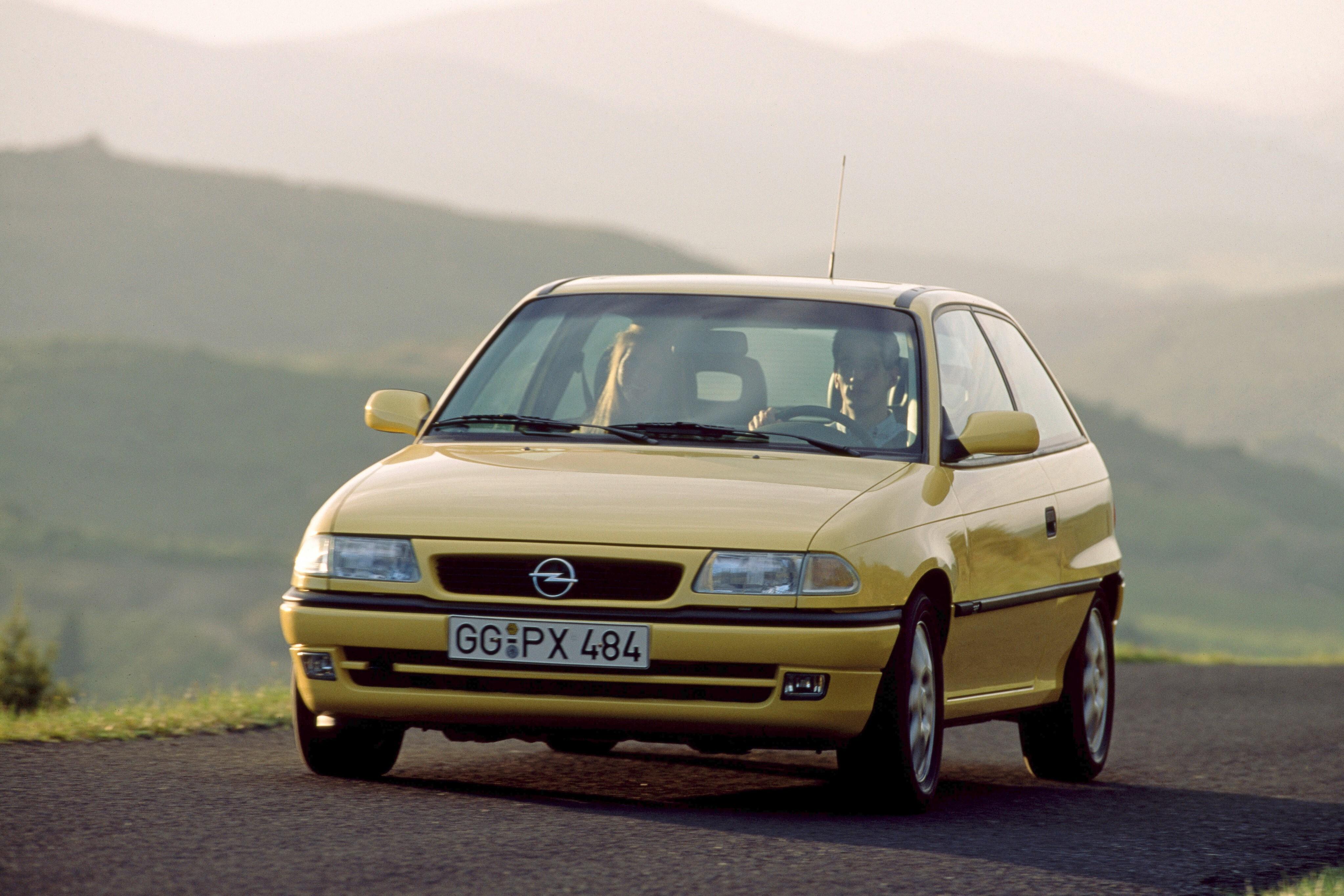 Опель 1 поколение. Opel Astra f 1991. Opel Astra f 1994. Opel Astra f 1991-1998. Opel Astra f1998.