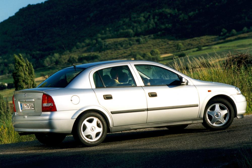 Opel Astra G (1998-2009) Седан 4-дв.