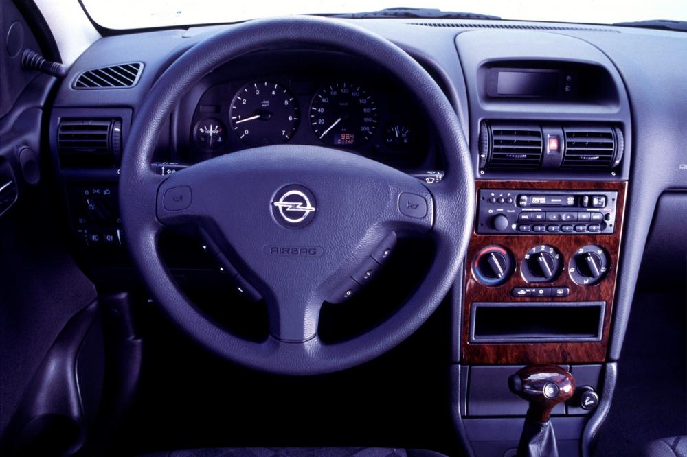 Opel Astra G (1998-2009) Седан 4-дв. интерьер