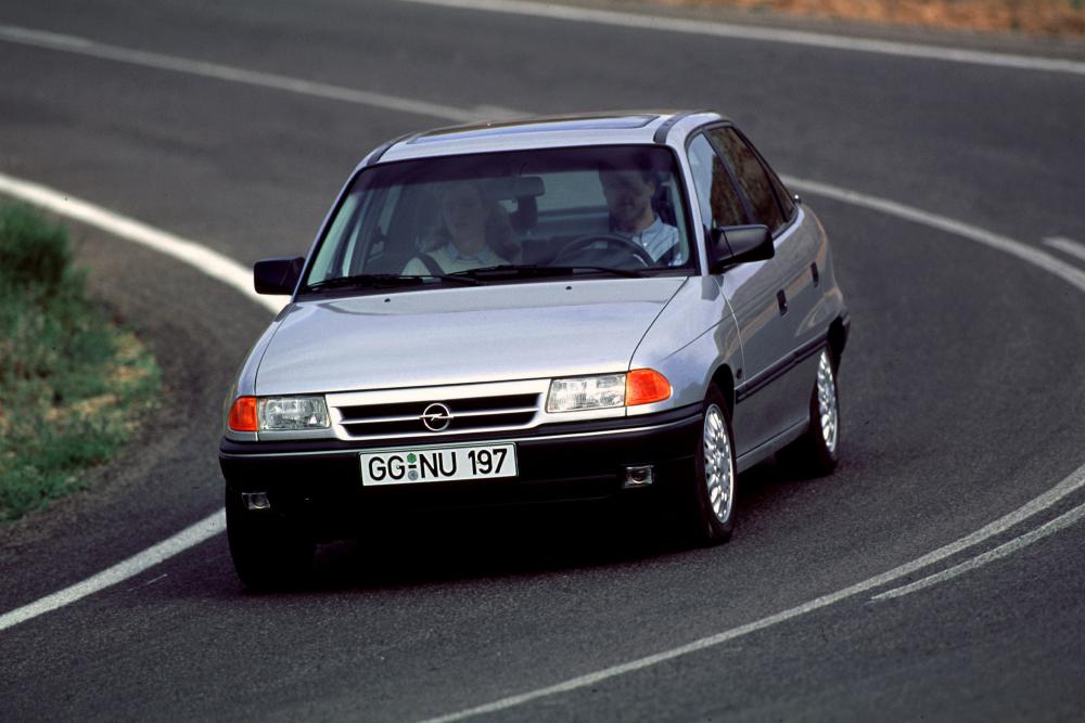 Opel Astra 1 поколение F (1992-1994) Седан