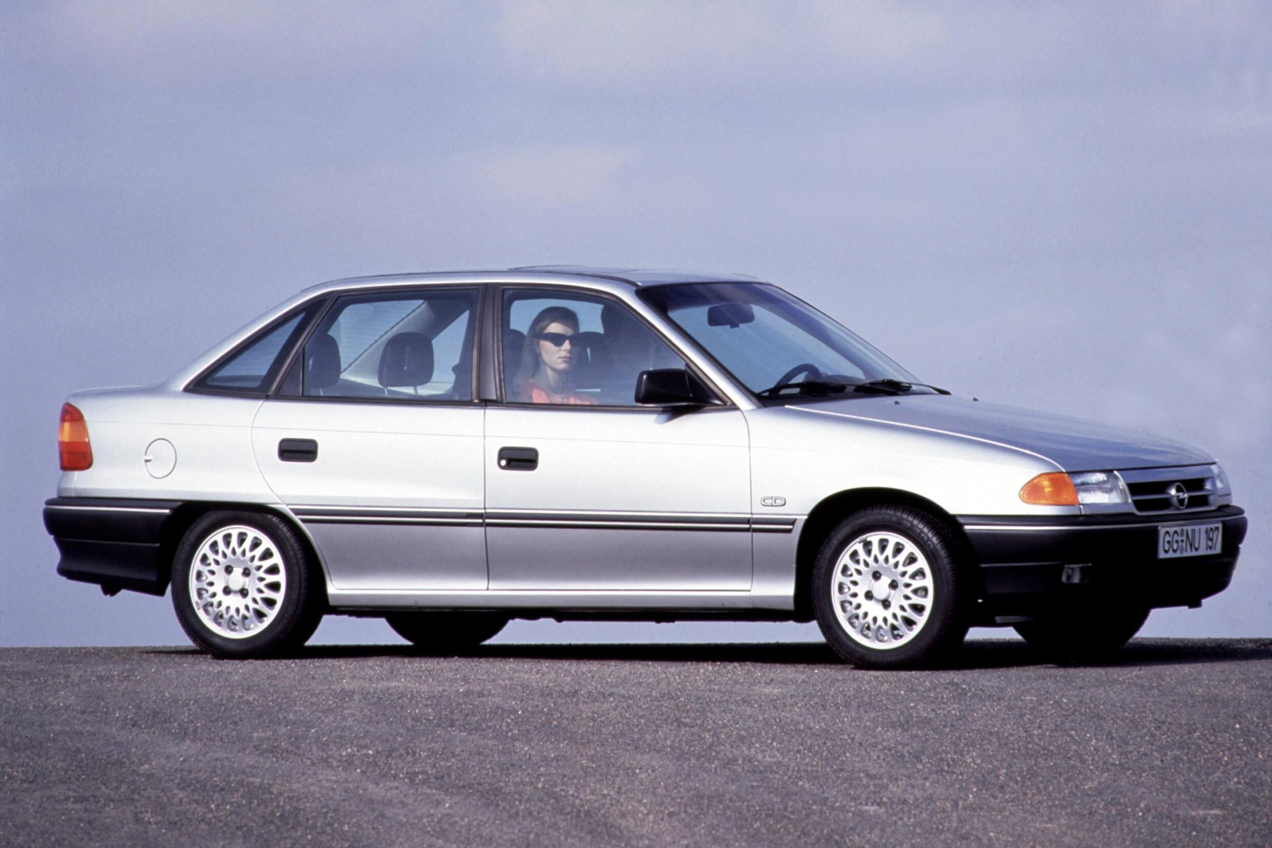 Опель 1 поколение. Opel Astra f седан 1992. Opel Astra f 1991-1998.