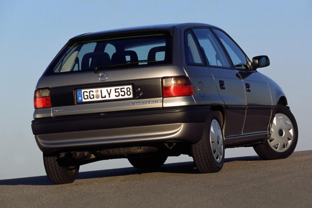 Opel Astra 1 поколение F [рестайлинг] (1994-1998) Хетчбэк 5-дв.