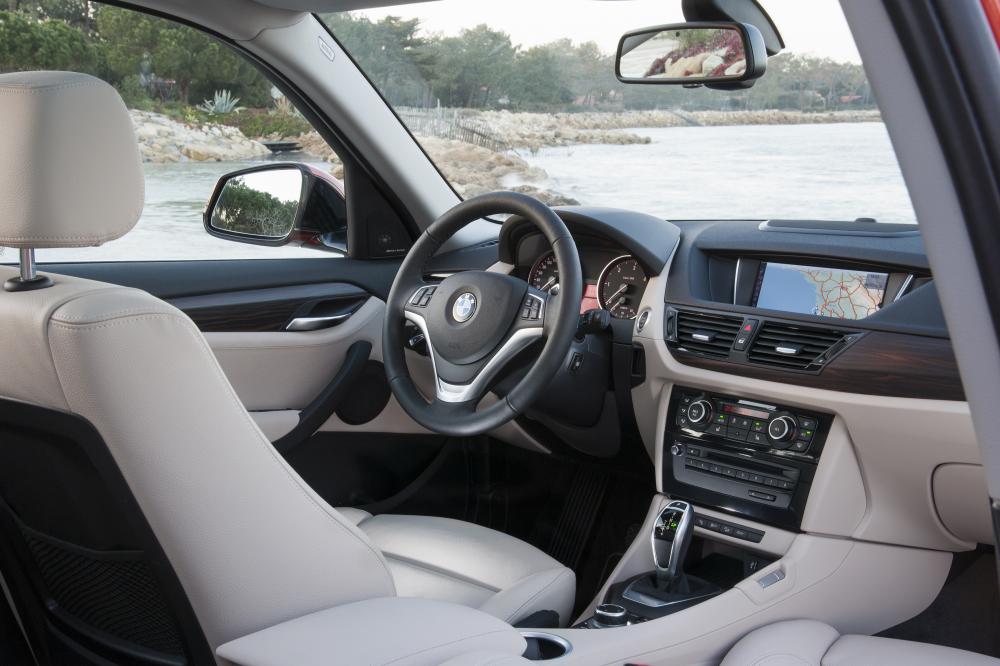 BMW X1 1 поколение E84 [рестайлинг] (2012-2015) Кроссовер интерьер