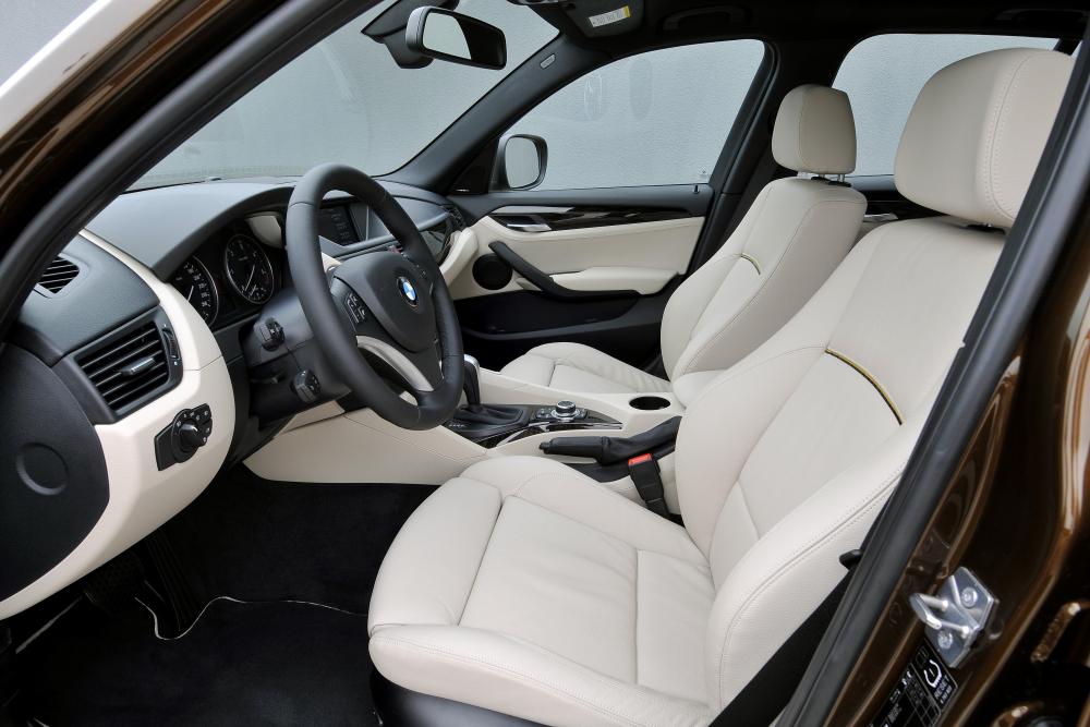 BMW X1 1 поколение E84 (2009-2012) Кроссовер интерьер 