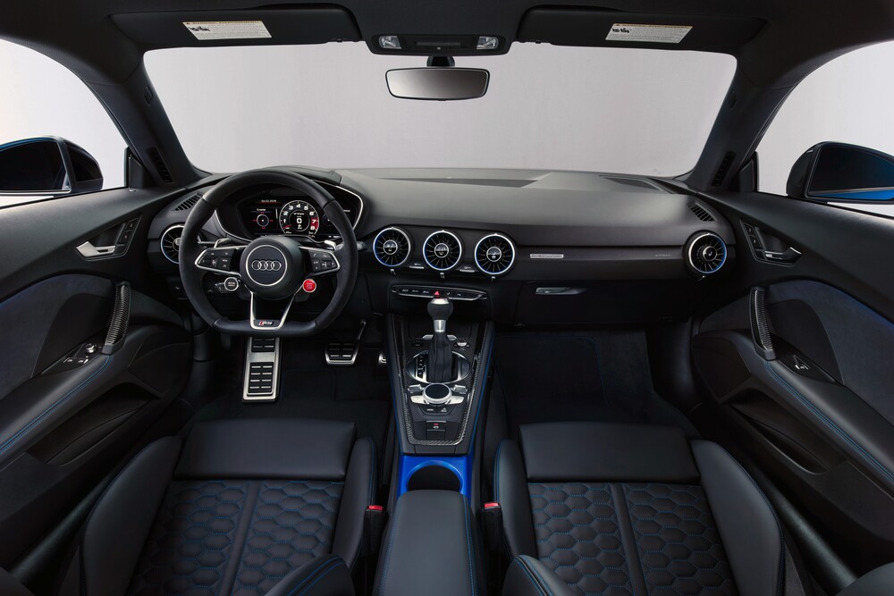 Audi TT RS 8S [рестайлинг] (2019) Купе интерьер 