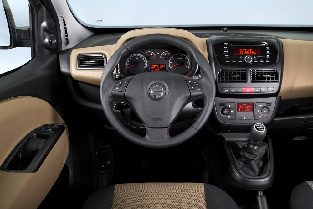 Opel Combo 3 поколение D (2011-2018) Tour минивэн интерьер 