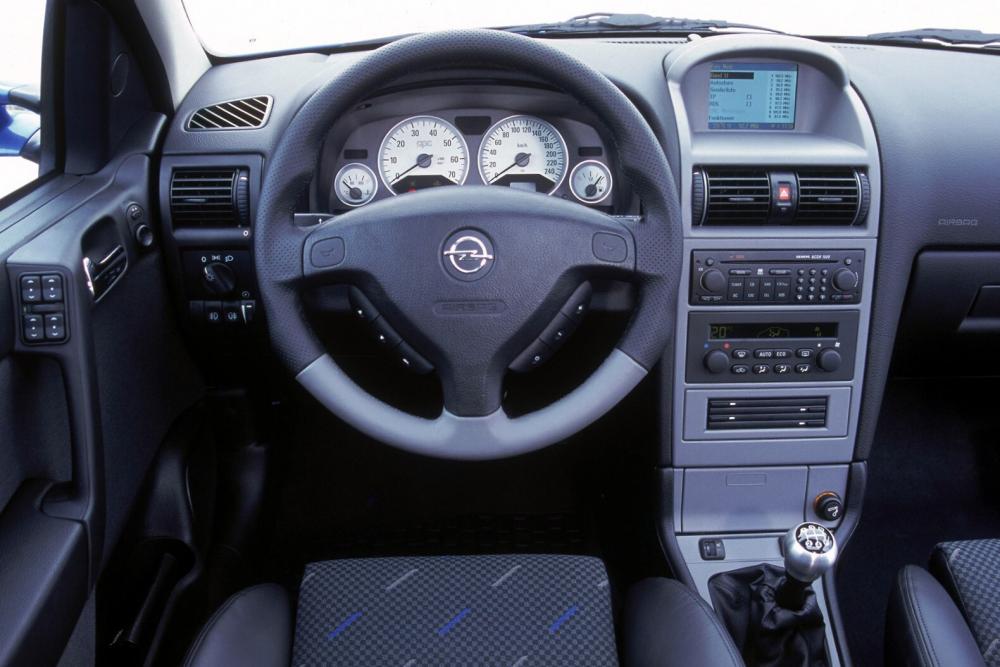 Opel Corsa 3 поколение C [рестайлинг] (2003-2006) Хетчбэк 3-дв. интерьер 