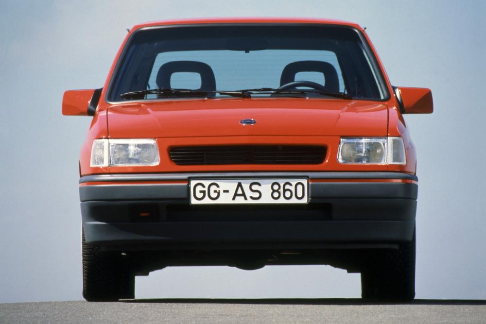 Opel Corsa 1 поколение A [2-й рестайлинг] (1990-1993)