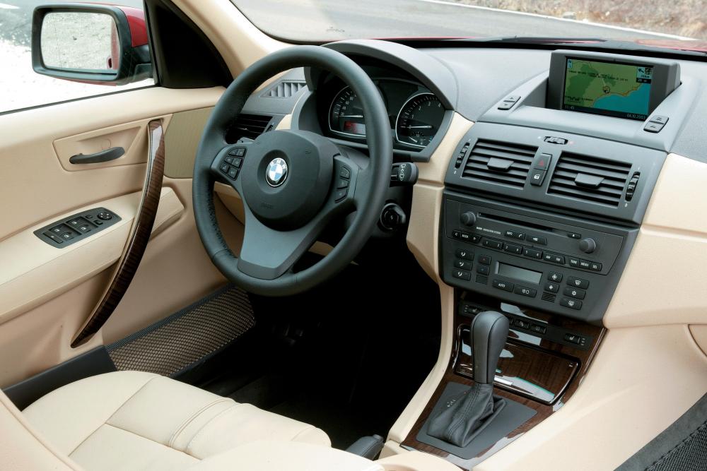 BMW X3 1 поколение E83 (2003-2006) Кроссовер интерьер 