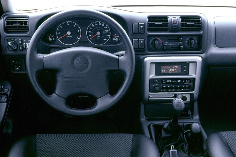 Opel Frontera 2 поколение B (1998-2001) Внедорожник 5-дв. интерьер 