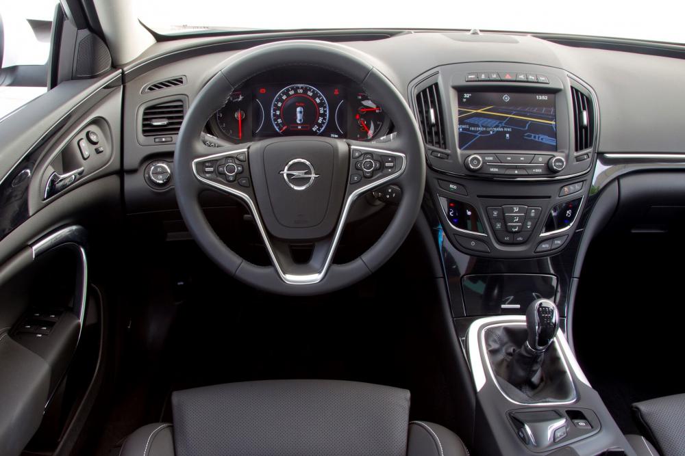 Opel Insignia A [рестайлинг] (2013-2018) Седан интерьер 