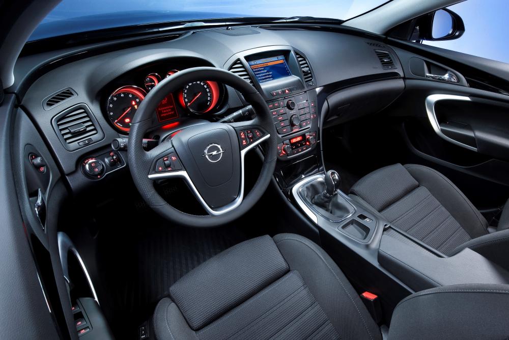 Opel Insignia A (2008-2014) Лифтбэк 5-дв. интерьер