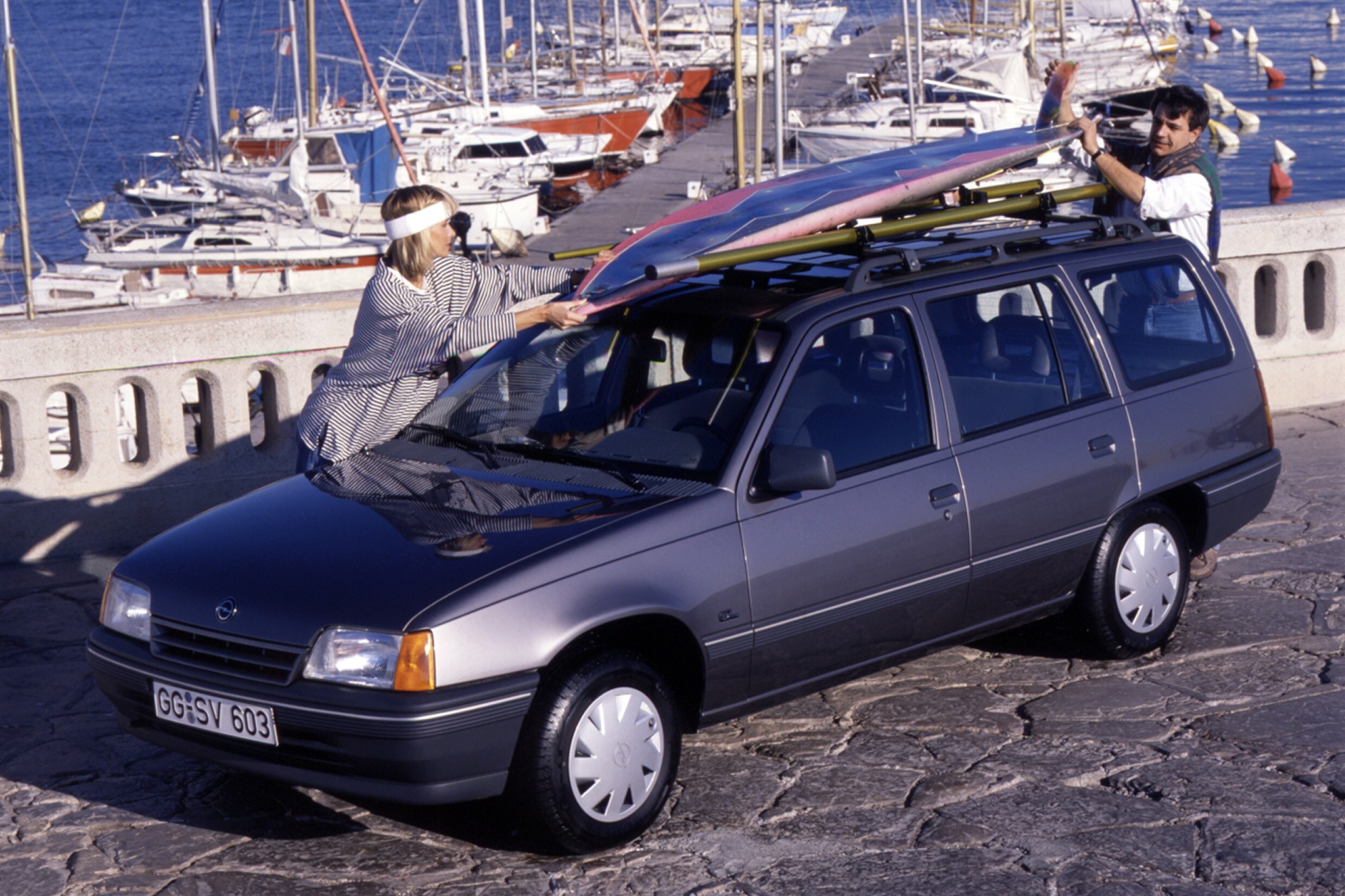 Универсал караван. Опель кадет Караван универсал. Opel Kadett 1993 универсал. Опель Kadett Caravan универсал. Opel Kadett e Caravan.