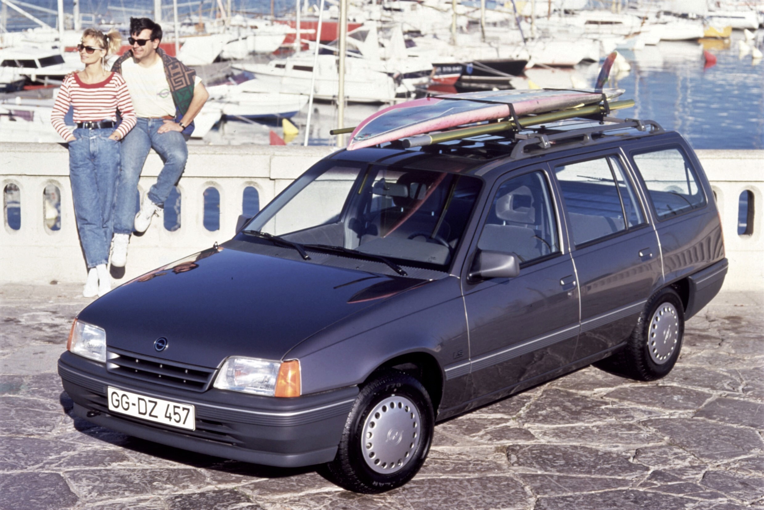 Универсал караван. Опель кадет Караван универсал. Opel Kadett 1993 универсал. Opel Kadett e универсал. Опель кадет Караван 1986.