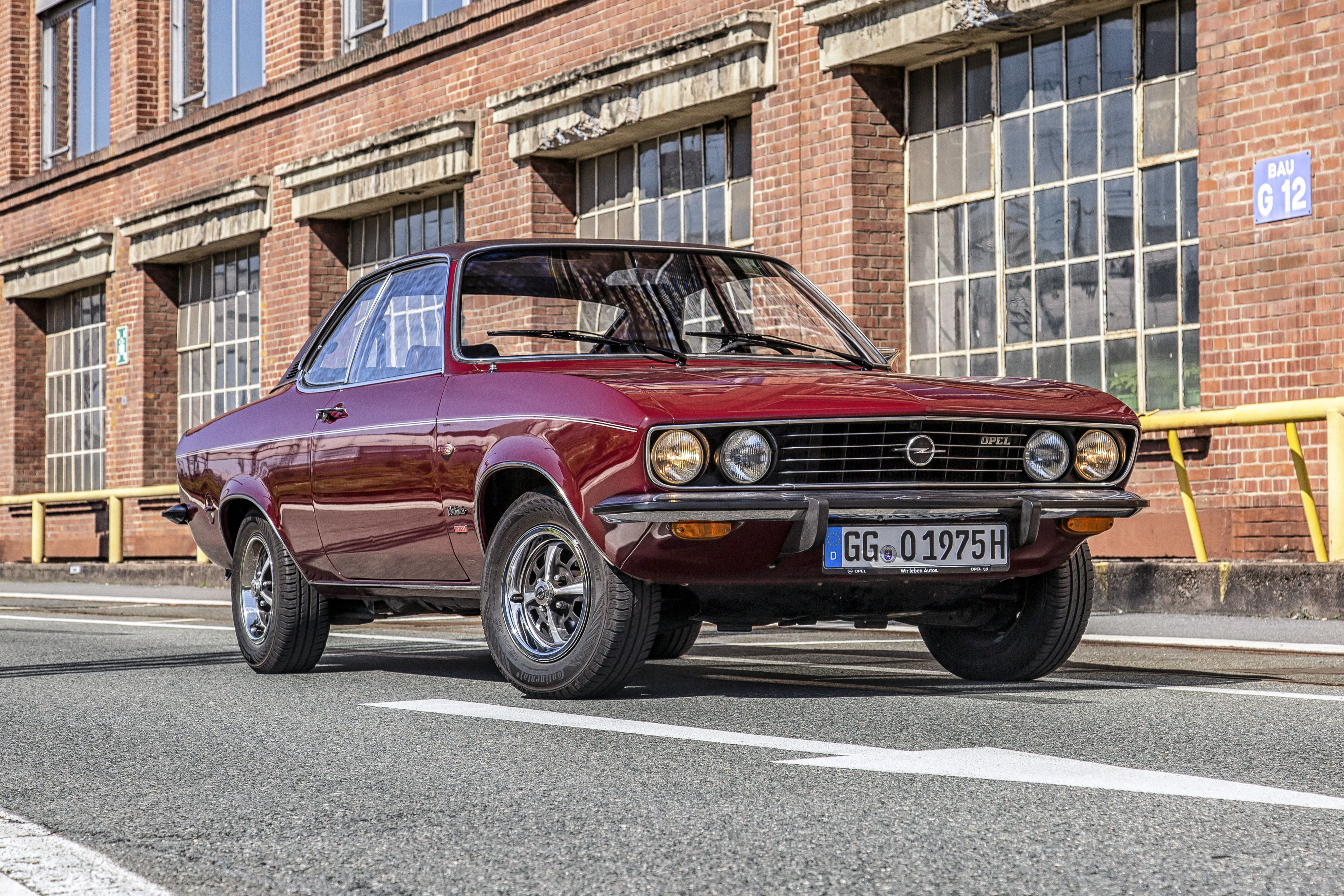 Произведения 1970 года. Opel Manta 1975. Opel Ascona 1970. Опель Аскона Манта. Опель Манта 1970.