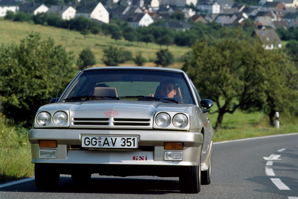 Opel Manta 2 поколение B [рестайлинг] (1982-1988) Купе