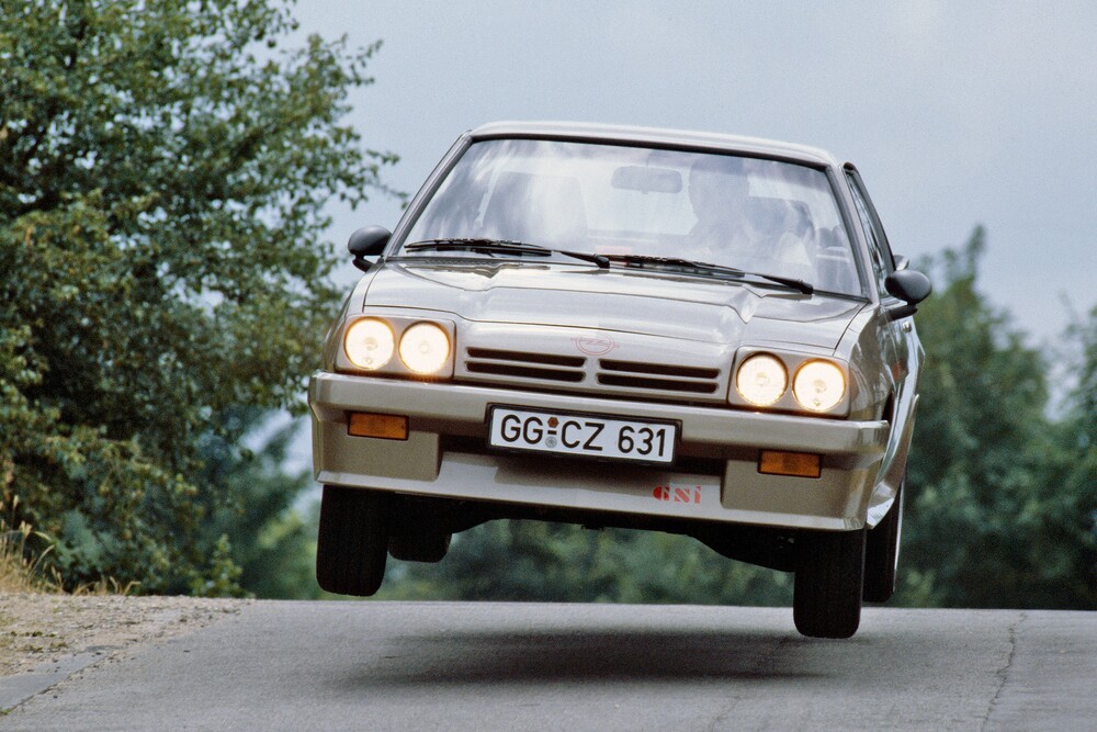 Opel Manta 2 поколение B [рестайлинг] (1982-1988) Купе