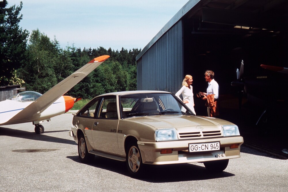 Opel Manta B [рестайлинг] (1982-1988) CC хетчбэк