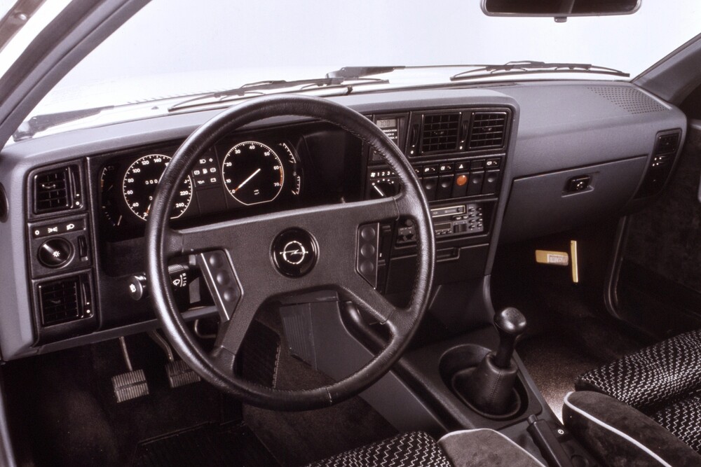 Opel Monza A2 (1982-1986) купе 