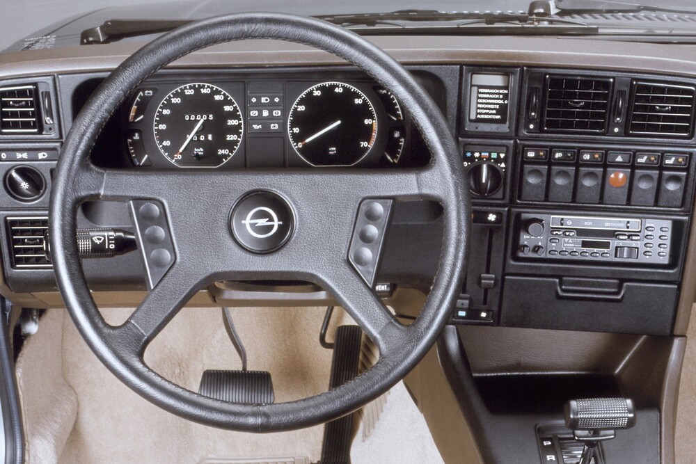 Opel Monza A2 (1982-1986) купе 