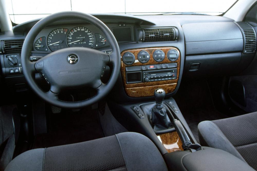 Opel Omega 2 поколение B (1994-1999) Универсал интерьер 