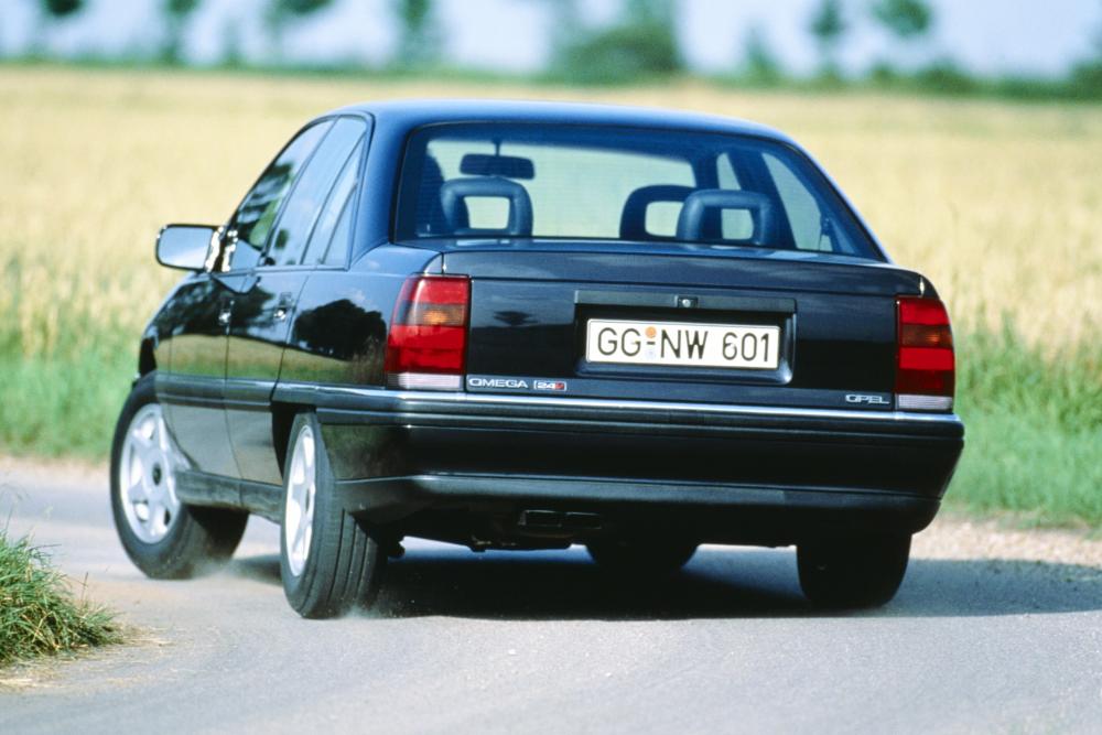 Opel Omega 1 поколение A [рестайлинг] (1990-1994) Седан