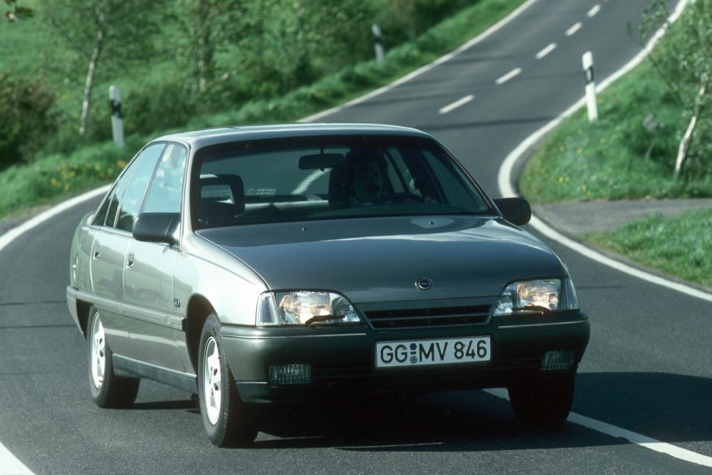 Opel Omega 1 поколение A (1986-1990) Седан