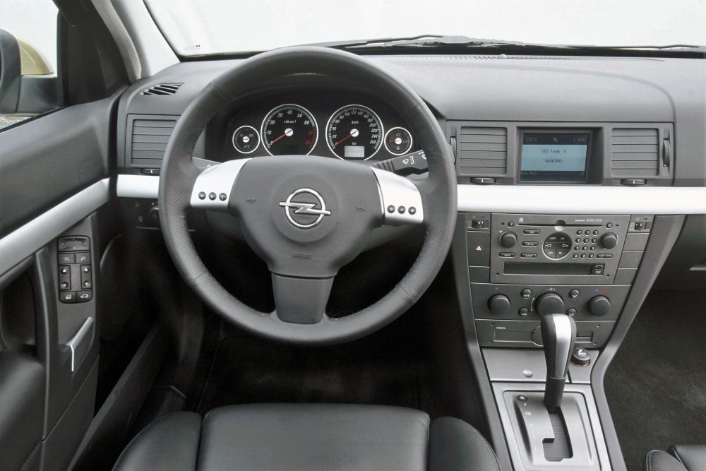 Opel Vectra 3 поколение C (2002-2005) GTS хетчбэк интерьер