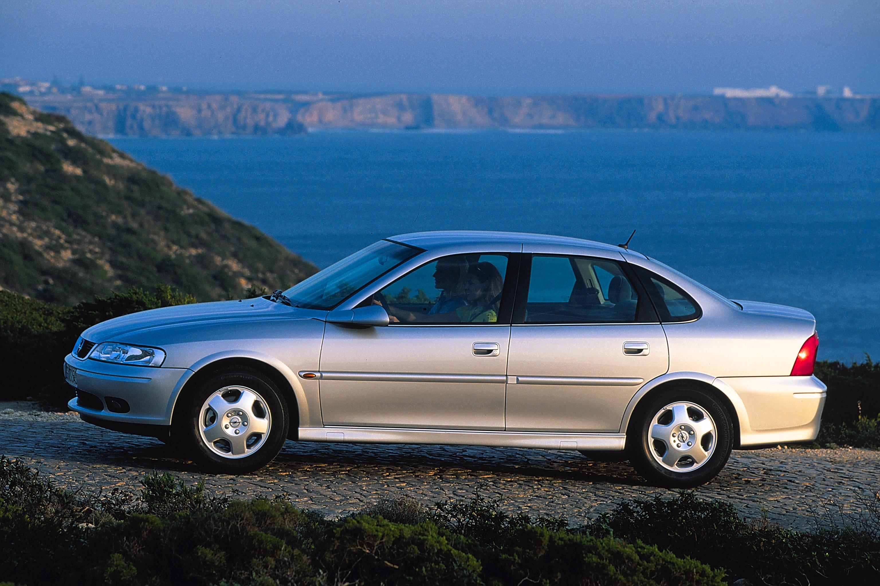 Новый опель вектра б. Opel Vectra 1999 седан. Opel Vectra b 1995 - 2000 седан. Opel Vectra b седан 2000. Опель Вектра седан 2000.
