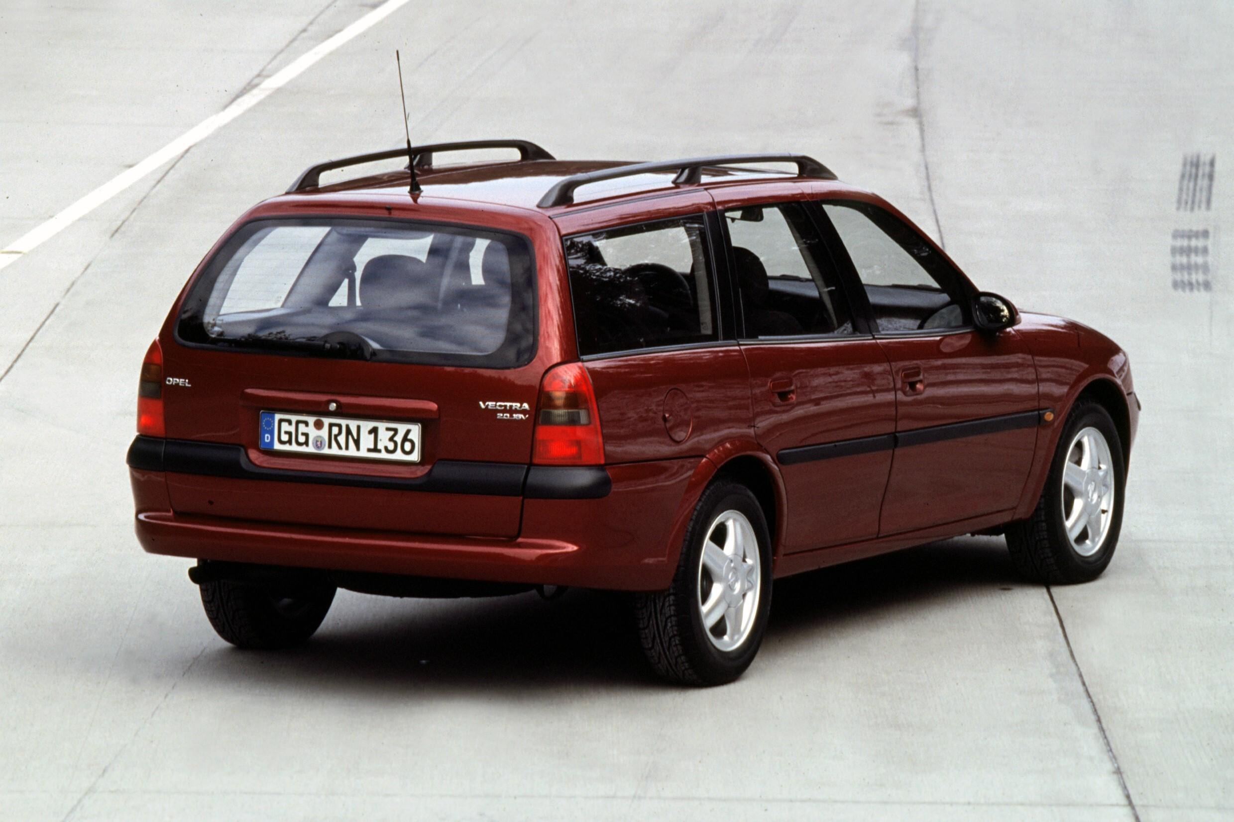Универсал караван. Опель Вектра Караван 1998 универсал. Opel Vectra b Caravan 1998. Opel Vectra универсал 1999. Опель Вектра Караван 2000.